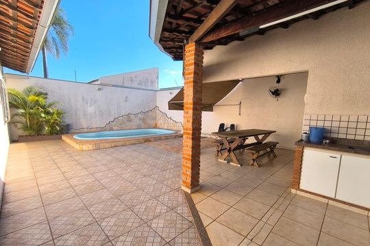 Área Externa de casa para alugar com 4 quartos, 300m² em Jardim Cardinalli, São Carlos