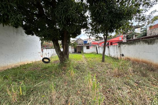 Quintal de casa para alugar com 3 quartos, 500m² em Marechal Hermes, Rio de Janeiro