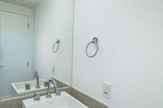 Banheiro de apartamento para alugar com 2 quartos, 72m² em Campo Belo, São Paulo