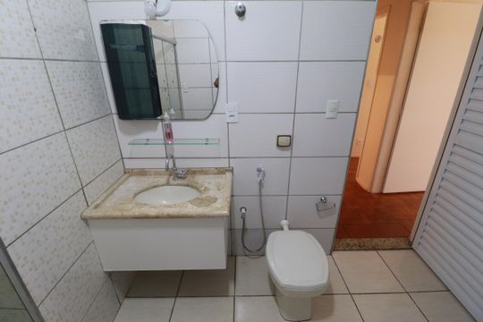Banheiro social  de apartamento para alugar com 3 quartos, 94m² em Centro, Ribeirão Preto