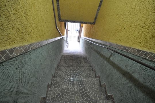 Escada de acesso de casa à venda com 1 quarto, 75m² em Jardim Julieta, São Paulo
