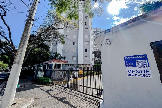 Fachada com Plaquinha de apartamento à venda com 2 quartos, 64m² em Tatuapé, São Paulo