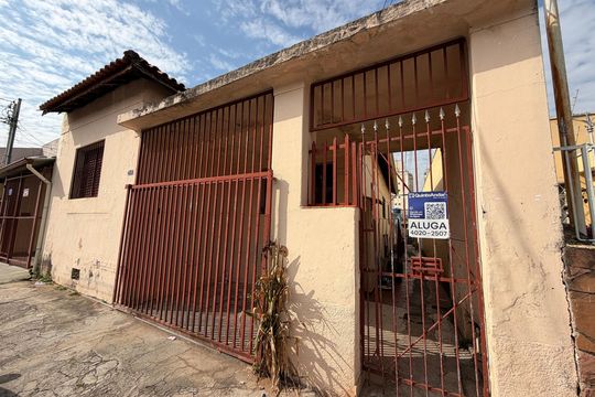 Fachada de casa para alugar com 1 quarto, 45m² em Ponte Sao Joao, Jundiaí