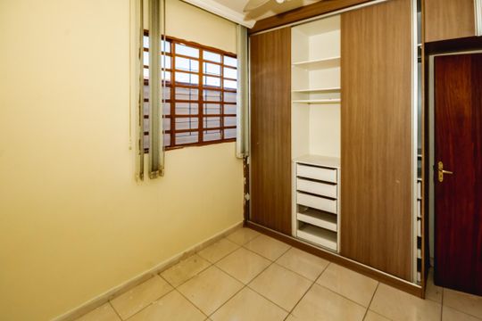 Casa à venda com 5 quartos, 240m² em Jaqueline, Belo Horizonte