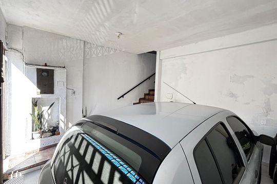 Garagem de casa à venda com 2 quartos, 175m² em Jardim Santo André, Santo André
