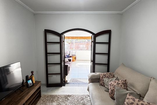 Sala de Tv de casa à venda com 2 quartos, 175m² em Jardim Santo André, Santo André