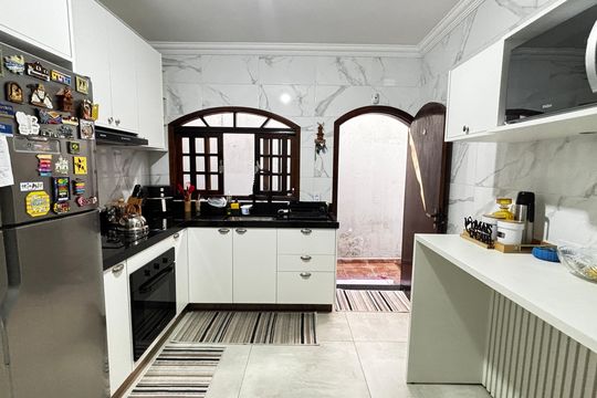 Cozinha de casa à venda com 2 quartos, 175m² em Jardim Santo André, Santo André