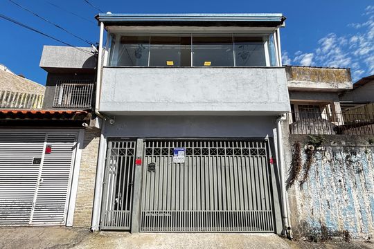 Fachada de casa à venda com 2 quartos, 175m² em Jardim Santo André, Santo André