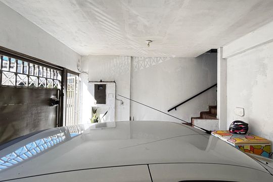 Garagem de casa à venda com 2 quartos, 175m² em Jardim Santo André, Santo André