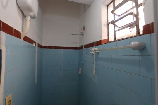 Banheiro de casa à venda com 1 quarto, 40m² em Vila Paulo Silas, São Paulo