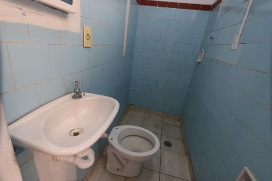 Banheiro de casa à venda com 1 quarto, 40m² em Vila Paulo Silas, São Paulo
