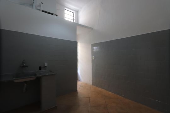 Cozinha de casa à venda com 1 quarto, 40m² em Vila Paulo Silas, São Paulo