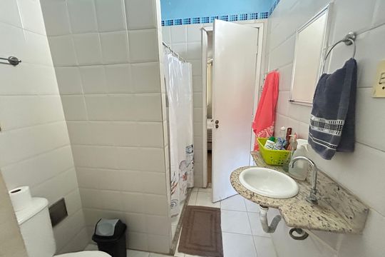 Banheiro dos quartos 1 e 2 de casa à venda com 4 quartos, 181m² em Vila Valqueire, Rio de Janeiro