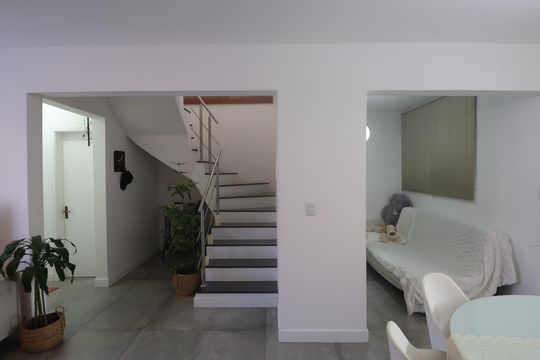 Sala de casa de condomínio à venda com 3 quartos, 106m² em Fátima, Canoas