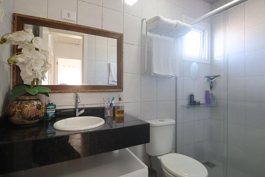 Banheiro de casa de condomínio à venda com 3 quartos, 106m² em Fátima, Canoas