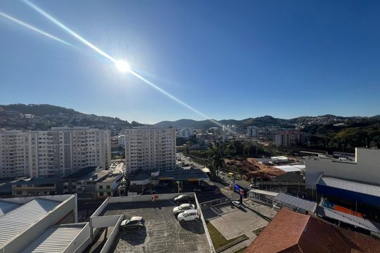 Vista da cozinha e área de serviço  de apartamento para alugar com 2 quartos, 60m² em Santa Catarina, Juiz de Fora