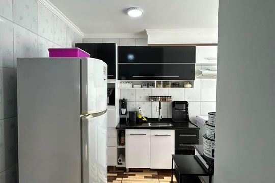 Cozinha de apartamento à venda com 2 quartos, 50m² em Jardim Alzira Franco, Santo André