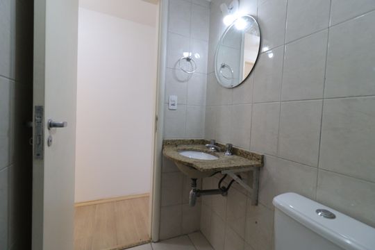 Banheiro de apartamento para alugar com 3 quartos, 69m² em Jardim Nosso Lar, São Paulo