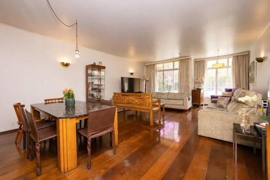 Sala de casa à venda com 5 quartos, 256m² em Vila Madalena, São Paulo