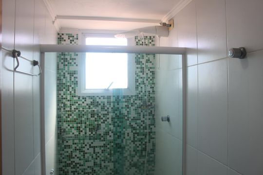 Banheiro de apartamento à venda com 2 quartos, 43m² em Santa Maria, São Caetano do Sul