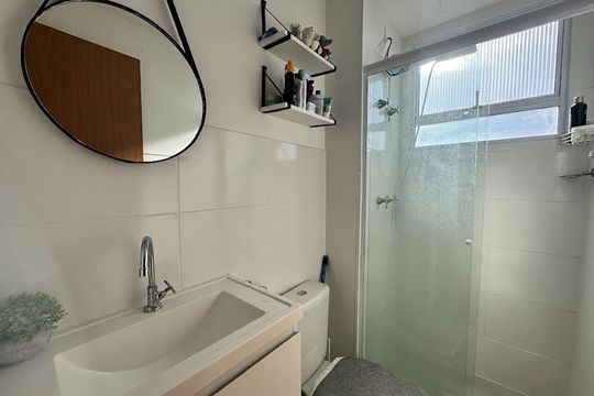 Banheiro de apartamento para alugar com 2 quartos, 40m² em Jansen, Gravataí