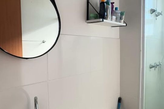 Banheiro de apartamento para alugar com 2 quartos, 40m² em Jansen, Gravataí