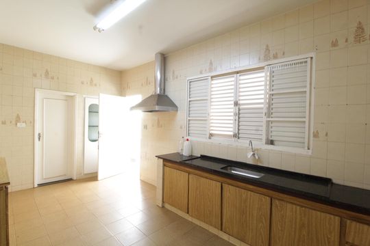 Cozinha de casa para alugar com 6 quartos, 380m² em Saraiva, Uberlândia