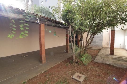 Varanda de casa para alugar com 6 quartos, 380m² em Saraiva, Uberlândia