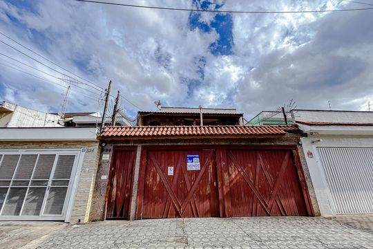 Fachada com Plaquinha de casa à venda com 3 quartos, 275m² em Chácara Califórnia, São Paulo