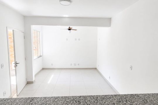 Sala/Quarto de kitnet/studio para alugar com 1 quarto, 47m² em Ramos, Rio de Janeiro