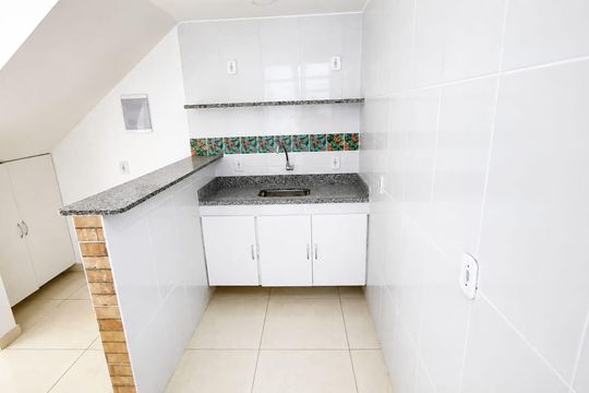 Cozinha de kitnet/studio para alugar com 1 quarto, 50m² em Ramos, Rio de Janeiro