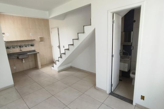 Sala/Cozinha de kitnet/studio para alugar com 1 quarto, 30m² em Ramos, Rio de Janeiro