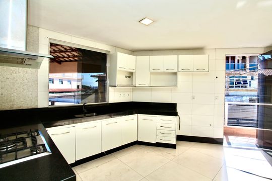 Cozinha e Área de Serviço de casa para alugar com 3 quartos, 92m² em Industrial Itau, Contagem