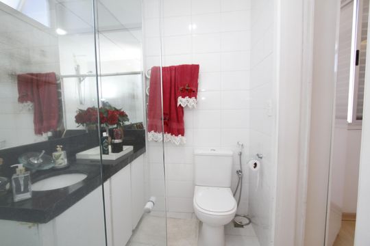 Banheiro da Suíte de apartamento à venda com 3 quartos, 245m² em Santo Antônio, Belo Horizonte