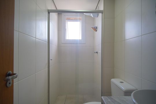 Banheiro de apartamento à venda com 2 quartos, 51m² em Liberdade, Novo Hamburgo