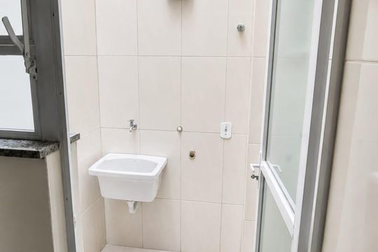 Área de serviço de kitnet/studio para alugar com 1 quarto, 25m² em Ramos, Rio de Janeiro