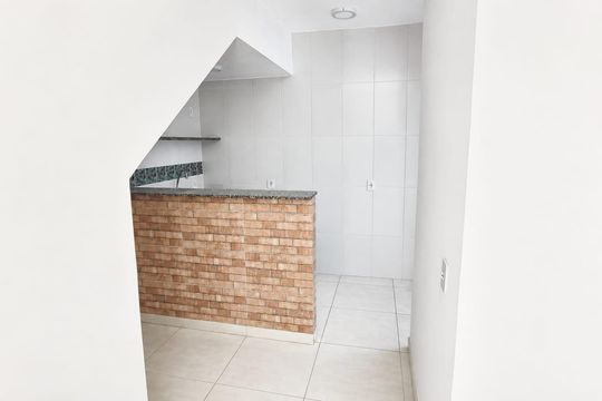 Cozinha de kitnet/studio para alugar com 1 quarto, 25m² em Ramos, Rio de Janeiro