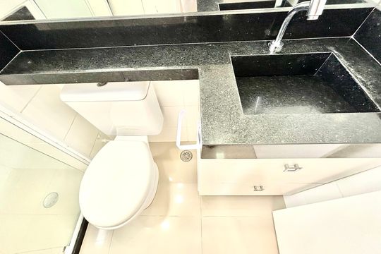 Banheiro de apartamento à venda com 2 quartos, 40m² em Jardim Helena, São Paulo