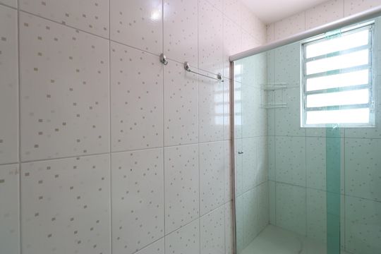 Banheiro  de casa à venda com 2 quartos, 75m² em Vila Anglo Brasileira, São Paulo