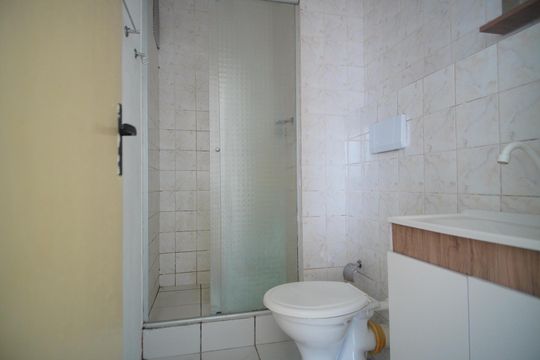 Banheiro Corredor de apartamento à venda com 2 quartos, 55m² em Rubem Berta, Porto Alegre