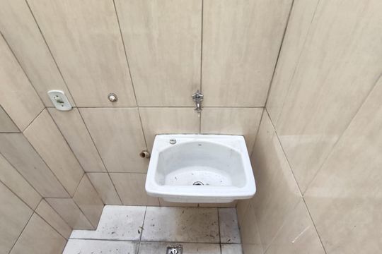 Área de serviço de kitnet/studio para alugar com 1 quarto, 23m² em Ramos, Rio de Janeiro