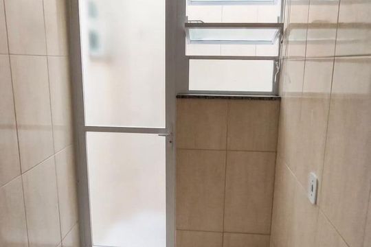 Corredor de kitnet/studio para alugar com 1 quarto, 23m² em Ramos, Rio de Janeiro