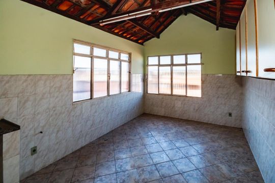 Casa para alugar com 4 quartos, 384m² em Copacabana, Belo Horizonte