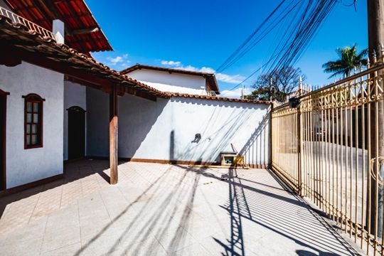 Casa para alugar com 4 quartos, 384m² em Copacabana, Belo Horizonte