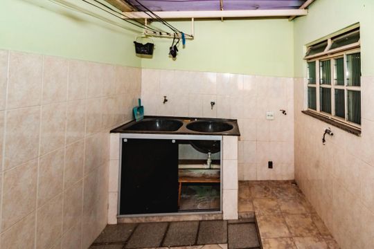 Casa para alugar com 4 quartos, 384m² em Copacabana, Belo Horizonte
