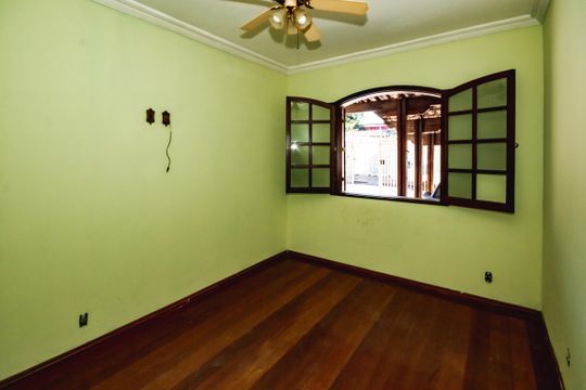 Casa para alugar com 4 quartos, 384m² em Copacabana, Belo Horizonte
