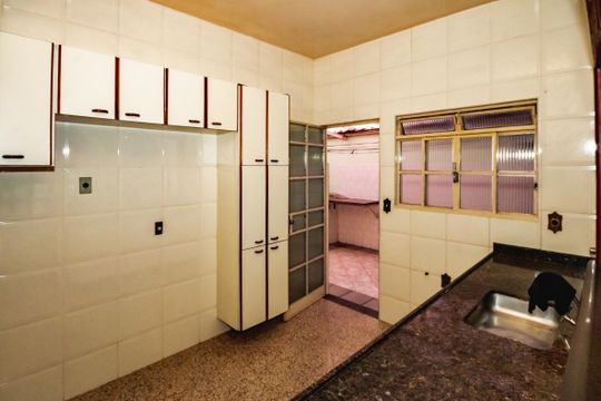 Casa para alugar com 4 quartos, 384m² em Copacabana, Belo Horizonte