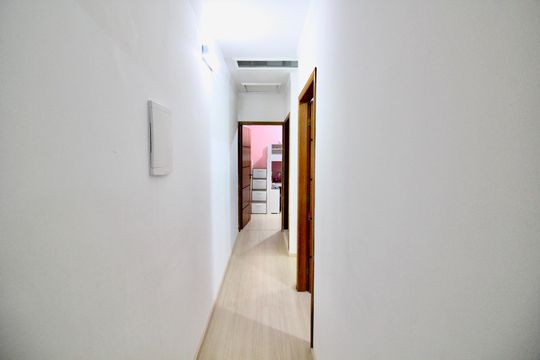 Corredor de casa para alugar com 3 quartos, 180m² em Conjunto Residencial José Bonifácio, São Paulo