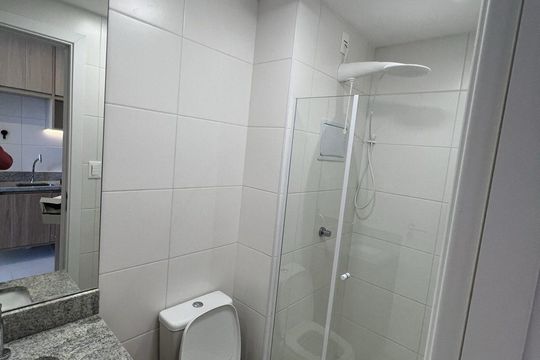 Banheiro de kitnet/studio para alugar com 1 quarto, 39m² em Caminho das Árvores, Salvador