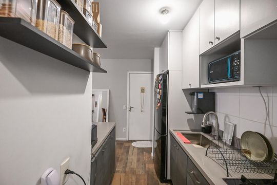 Cozinha de apartamento para alugar com 1 quarto, 55m² em Parque Reboucas, São Paulo